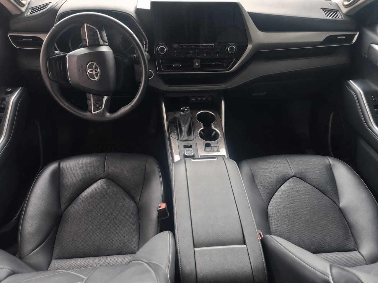 2022 Toyota Highlander Platinum interior view